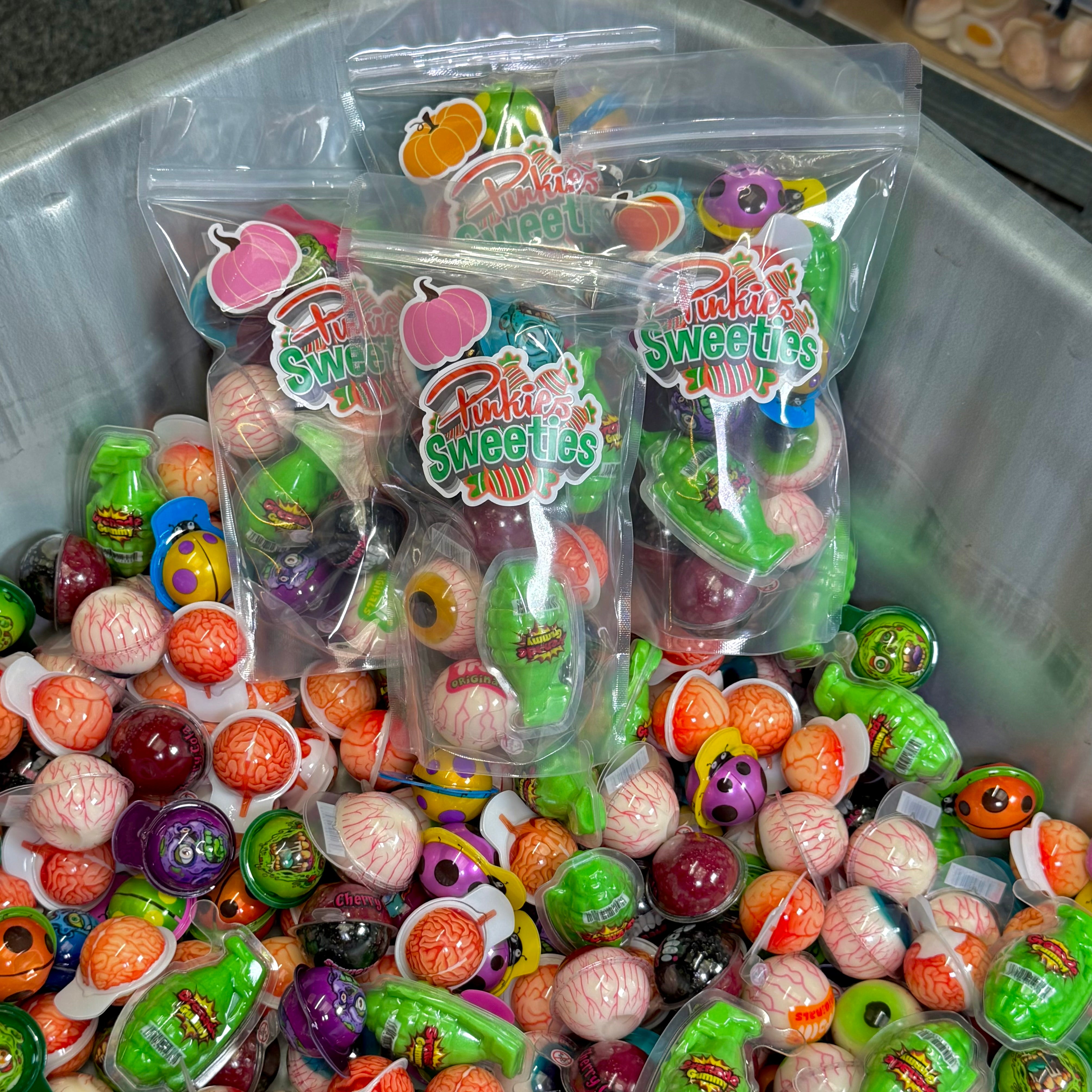 The £5 HALLOWEEN Filled Balls Scoop