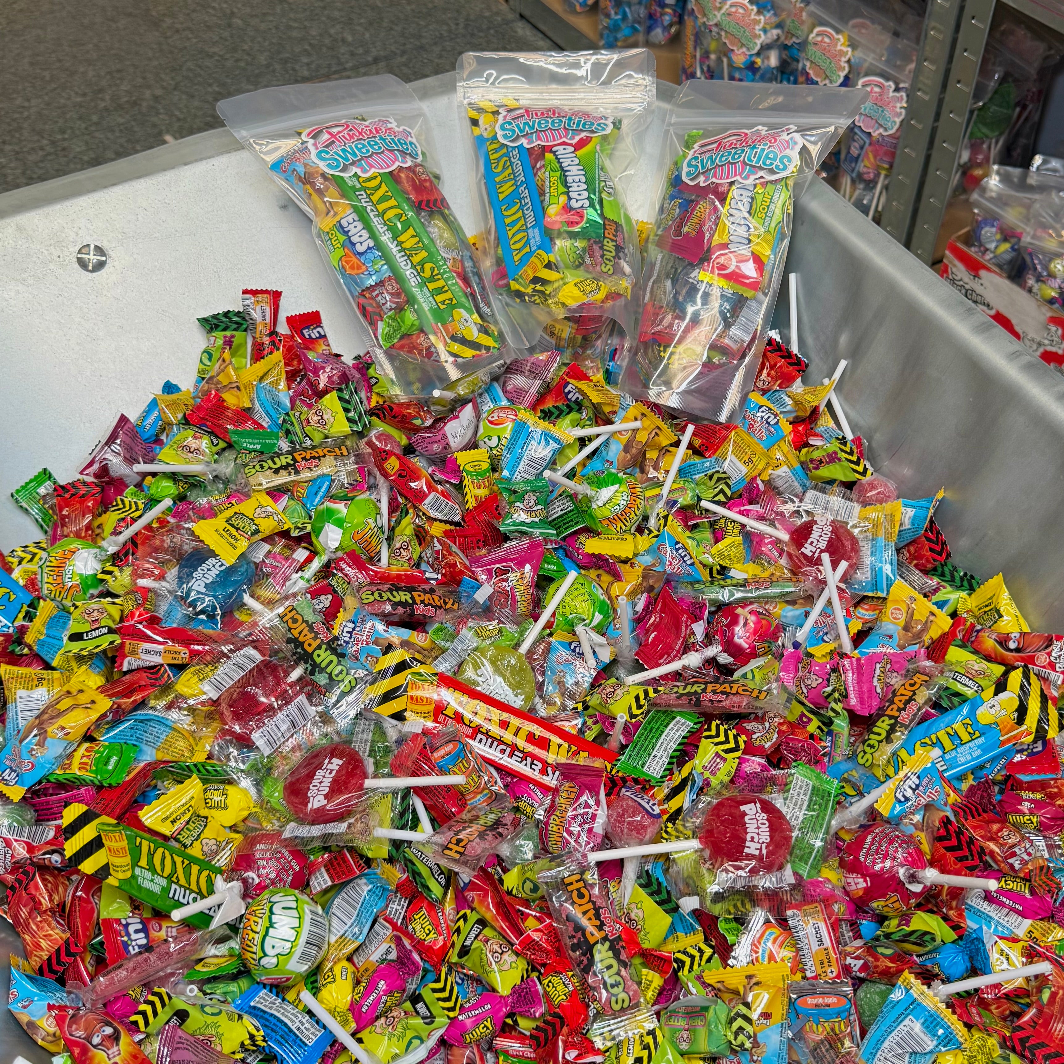 The £5 SUPER SOUR Candy Scoop